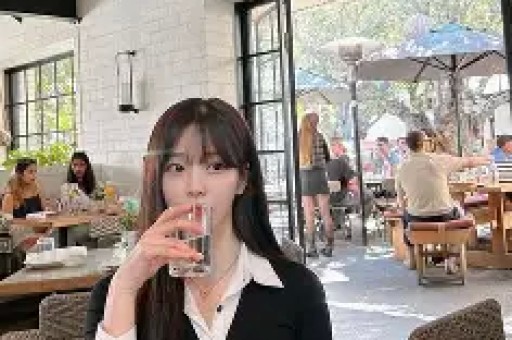 被禁关活该！140万美女网红摆拍被央媒怒批目前仍未道歉