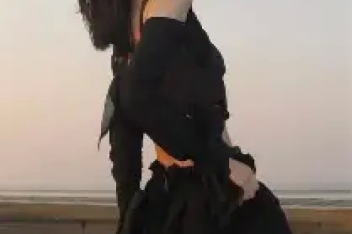 网红卖YW袜子一年赚116万本人出面澄清直男卖腐这么有市场！